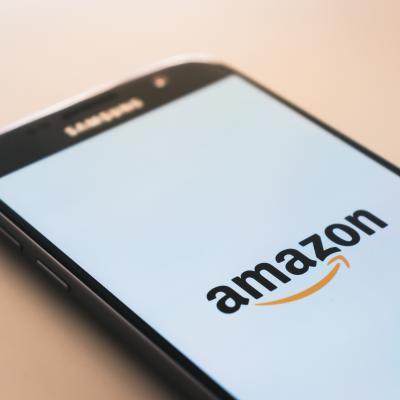 Πως η Amazon χειραγωγεί και εκμεταλλεύεται τους πελάτες της για να παραμείνουν συνδρομητές