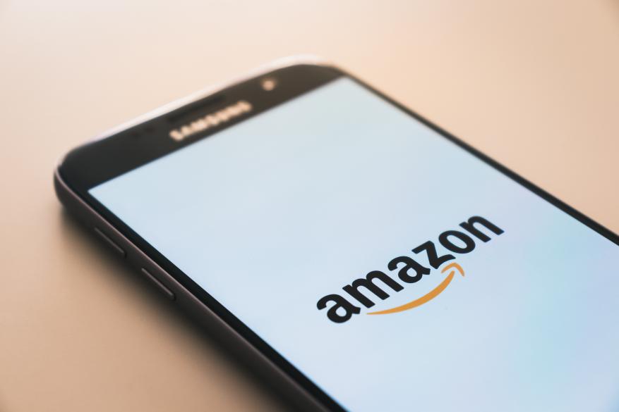 Πως η Amazon χειραγωγεί και εκμεταλλεύεται τους πελάτες της για να παραμείνουν συνδρομητές