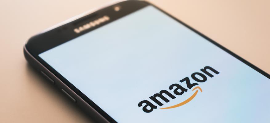 Πως η Amazon χειραγωγεί και εκμεταλλεύεται τους πελάτες της για να παραμείνουν συνδρομητές